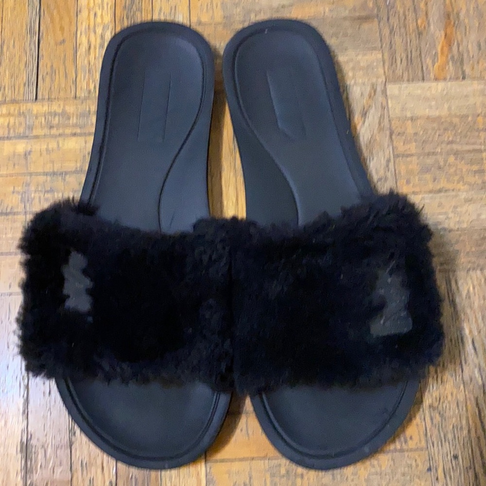 MK used furry slippers size 8